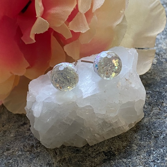 ๐Sale ๐2 for $10 NWOT these are cool faceted white sparkle post earrings - Picture 5 of 8